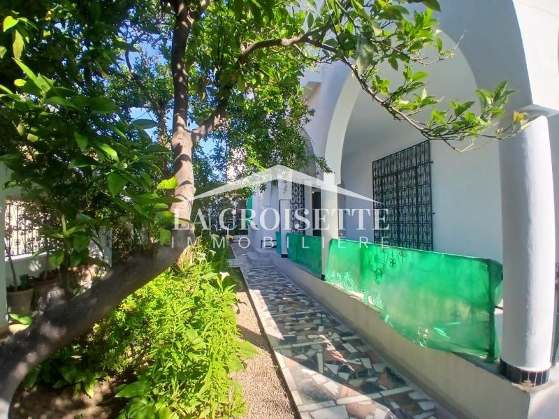 Rez-de-chaussée de villa meublé S+3 avec jardin